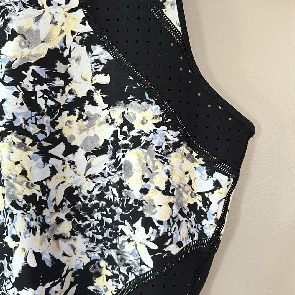 NWT Lululemon Water: Salt Swim SL Rashie‎ Sz 4